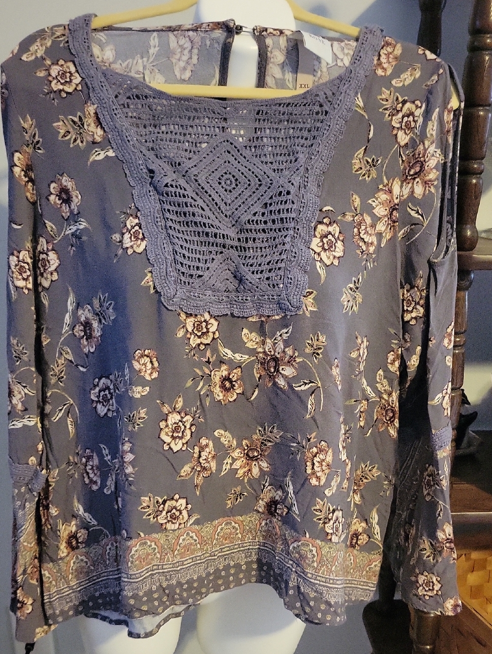 Knox Rose Slate Gray Floral Crochet-Front Blouse With Bell Sleeves. Size XXL